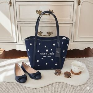 NWT- Kate Spade Denim Daisy Slide Tote (16×12×6)